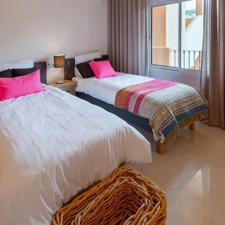 Aloha Hill Club 5 Star Golf Near Ppuerto Banus, Playground Of The Rich And Famous Lejlighed